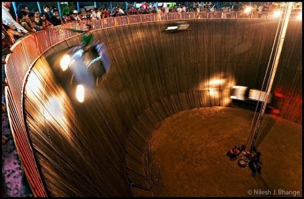 شاهد تحدي الموت في الهند