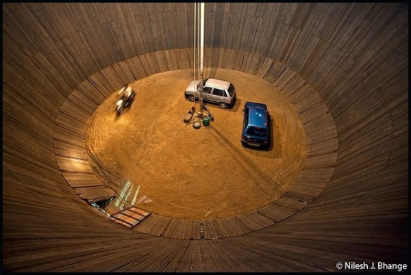 شاهد تحدي الموت في الهند