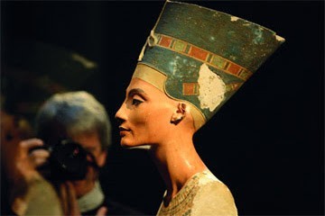 تمثال نفرتيتي من أجمل اثار مصر الفرعونية تمثال نفرتيتي من أجمل اثار مصر الفرعونية