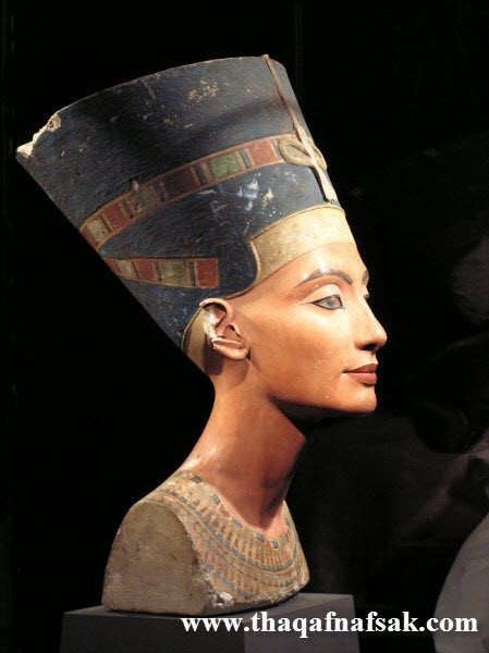 تمثال نفرتيتي من أجمل اثار مصر الفرعونية تمثال نفرتيتي من أجمل اثار مصر الفرعونية