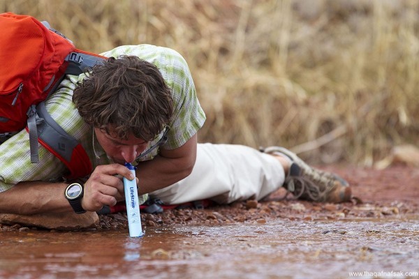 أشرب الماء الغير صالح بأختراع LifeStraw تصفية المياه الراكدة وجعلها صالحة للشرب ! أشرب الماء الغير صالح بأختراع LifeStraw تصفية المياه الراكدة وجعلها صالحة للشرب !