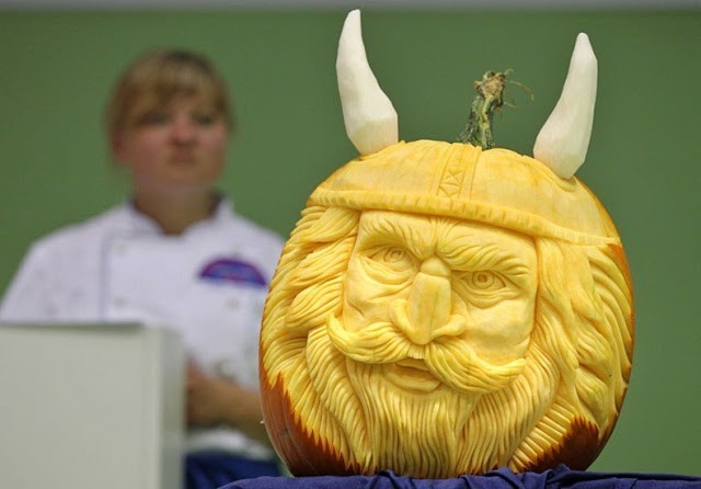 مسابقة النحت على الخضاروات و الفاكهة حيث الفن والأبداع