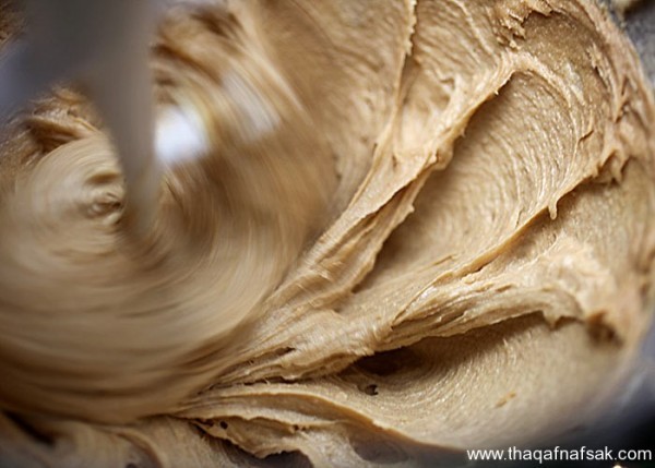 طريقة عمل الكب كيك بكريمة الشيكولاته والفول السوداني