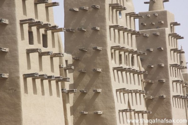 أكبر مبنى من الطوب اللبن في العالم “مسجد جينيه العظيم” أكبر مبنى من الطوب اللبن في العالم “مسجد جينيه العظيم”