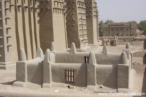 أكبر مبنى من الطوب اللبن في العالم “مسجد جينيه العظيم” أكبر مبنى من الطوب اللبن في العالم “مسجد جينيه العظيم”