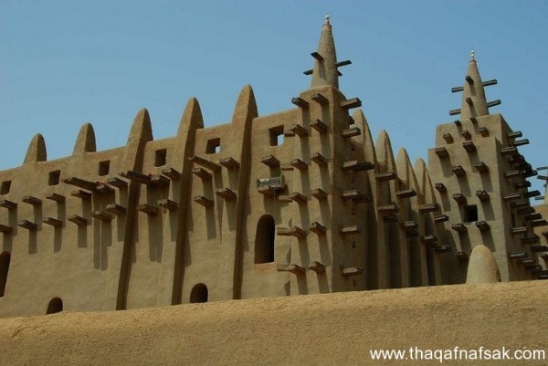 أكبر مبنى من الطوب اللبن في العالم “مسجد جينيه العظيم” أكبر مبنى من الطوب اللبن في العالم “مسجد جينيه العظيم”