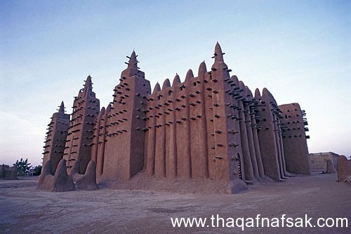 أكبر مبنى من الطوب اللبن في العالم “مسجد جينيه العظيم” أكبر مبنى من الطوب اللبن في العالم “مسجد جينيه العظيم”
