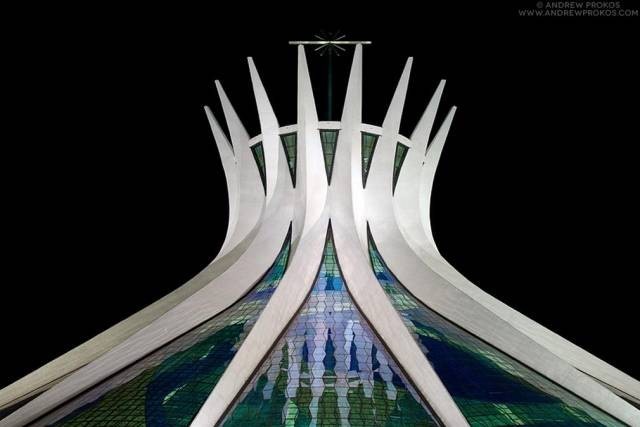 مباني المهندس المعماري البرازيلي نيماير بعدسة المصور Andrew Prokos مباني المهندس المعماري البرازيلي نيماير بعدسة المصور Andrew Prokos
