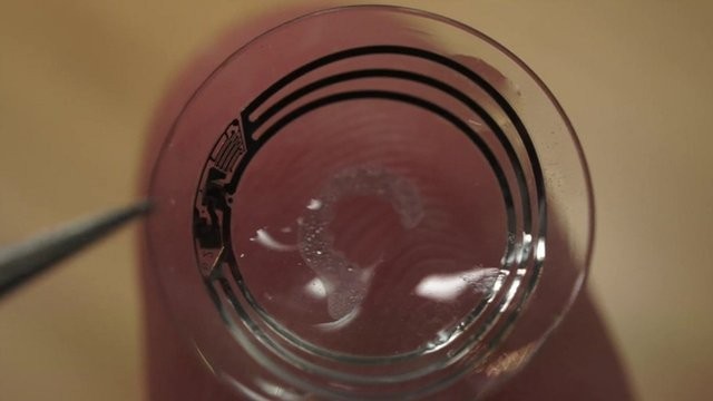 العدسات اللاصقة الذكية من جوجل العدسات اللاصقة الذكية من جوجل