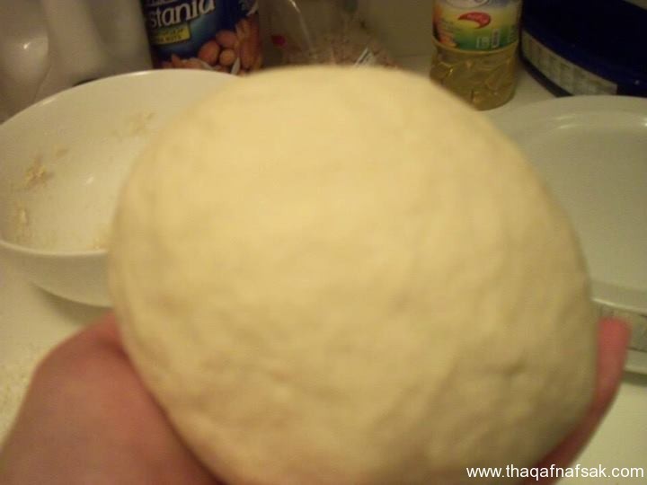 طريقة عمل البيتزا بالسوسيس