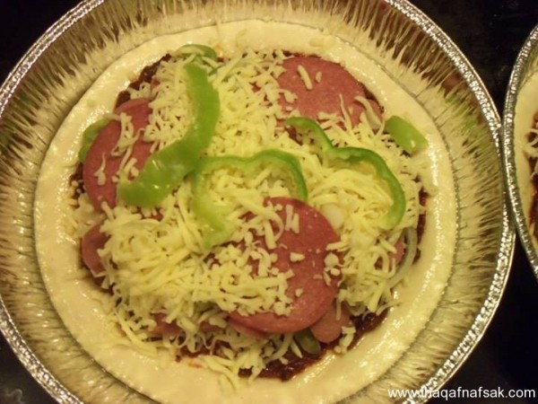 طريقة عمل البيتزا بالسوسيس