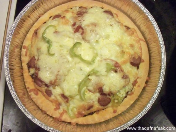 طريقة عمل البيتزا بالسوسيس