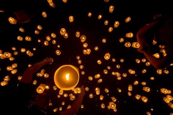 أجمل مهرجانات العالم ’’مهرجان المصابيح في تايلند ‘‘ سيذكرك بفيلم ديزني الشهير Tangled