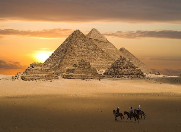 هل تعرف لماذا سميت مصر بهذا الاسم فى اللغة العربية و EGYPT فى اللغة الانجليزية ؟؟ هل تعرف لماذا سميت مصر بهذا الاسم فى اللغة العربية و EGYPT فى اللغة الانجليزية ؟؟