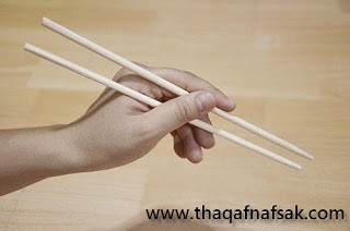 كيف تستخدم عيدان الأكل الآسيوية كيف تستخدم عيدان الأكل الآسيوية
