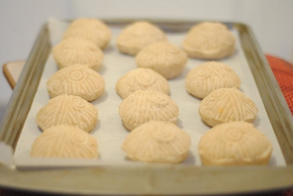 طريقة عمل كعك العيد بالصور المحشو بالمكسرات طريقة عمل كعك العيد بالصور المحشو بالمكسرات