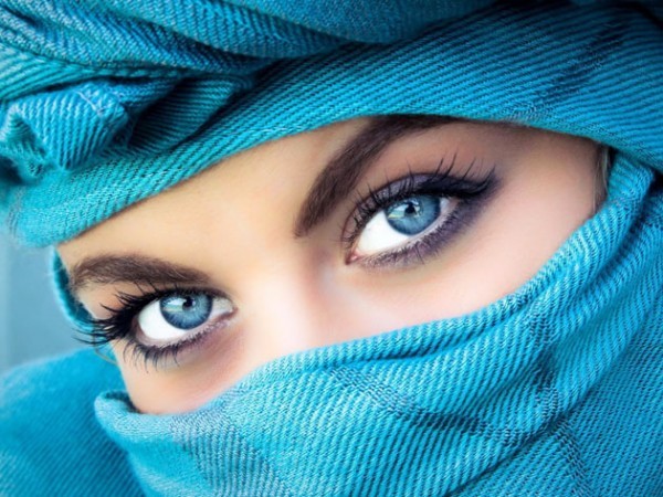 كيف تجعلي عينيك تبدو بحجم أكبر كيف تجعلي عينيك تبدو بحجم أكبر