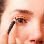 كيف تجعلي عينيك تبدو بحجم أكبر