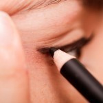 كيف تجعلي عينيك تبدو بحجم أكبر