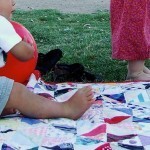 كيف تساعد طفلك على المشي ؟