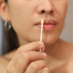 اهم الخطوات لتفتيح المناطق الداكنة حول الشفاة اهم الخطوات لتفتيح المناطق الداكنة حول الشفاة