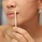 اهم الخطوات لتفتيح المناطق الداكنة حول الشفاة اهم الخطوات لتفتيح المناطق الداكنة حول الشفاة