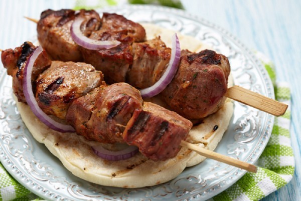 طريقة عمل اسياخ اللحم المشوي بالبصل وصفة شهية جدا