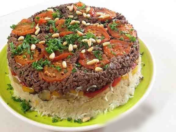 بالصور أستمتع مع طريقة عمل مقلوبة اللحم المفروم