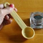 بنفسك في المنزل تعلمي طريقة عمل الماسكرا بالصور والخطوات