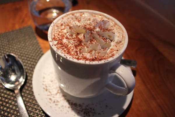 طريقة عمل الهوت شوكلت بالصور مع حليب جوز الهند