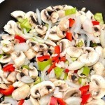 استمتعوا مع طريقة عمل الاومليت بالجبن والخضار بالصور والخطوات