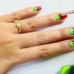 بالصور زيني أظافرك مع طريقة رسم الأظافر على شكل فراولة