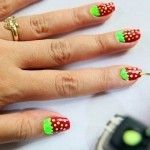 بالصور زيني أظافرك مع طريقة رسم الأظافر على شكل فراولة