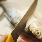 بالصور تعلمي تحضيري السمك المشوي بوصفته الأصلية اللذيذه