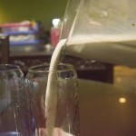 حضري في البيت ألذ ميلك شيك بالشوكولاته بالصور