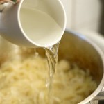 بالصوري حضري شوربة البصل الفرنسية والتوست المحمص بالجبنة