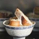 بالصوري حضري شوربة البصل الفرنسية والتوست المحمص بالجبنة