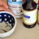 عمل زبدة الكاكاو بجوز الهند لتنعيم الشفاه في البيت