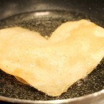 لمحبي الوصفات الرومانسية قلوب رقائق التورتيلا للفلانتين بالصور