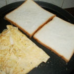 البيض بالجبن وجبة مغذية لسندوتشات المدرسة