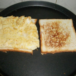 البيض بالجبن وجبة مغذية لسندوتشات المدرسة