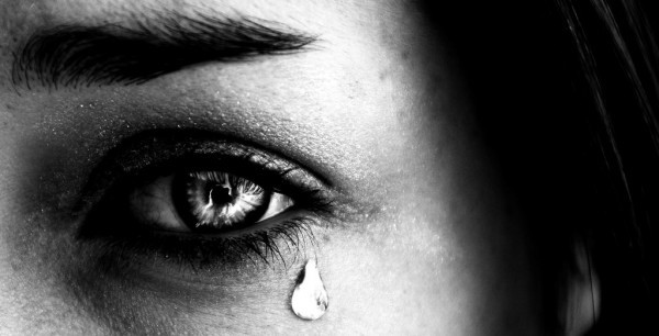 فوائد الدموع وأضرار كبتها لا تكتم دموعك بعد الأن فوائد الدموع وأضرار كبتها لا تكتم دموعك بعد الأن