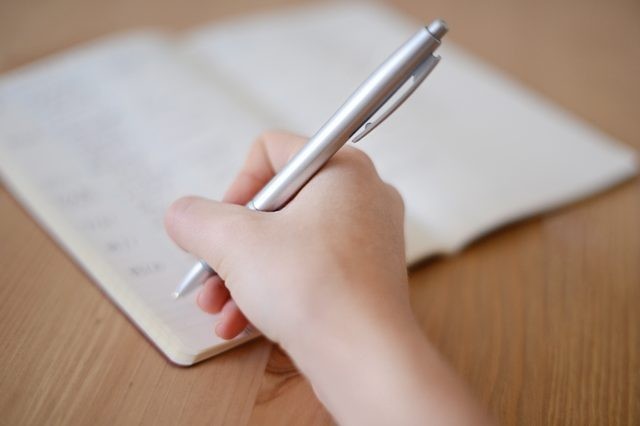 تعرف على طريقة علاج الإكتئاب النفسي عن طريق الكتابة تعرف على طريقة علاج الإكتئاب النفسي عن طريق الكتابة