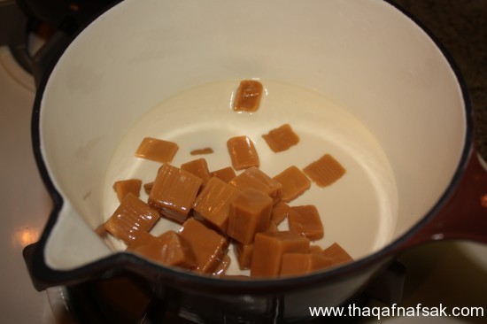 المكونات وطريقة عمل فطيرة التفاح بالكراميل بالصور