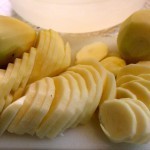 بأشهى طريقة حضري صينية البطاطس في الفرن بالصور