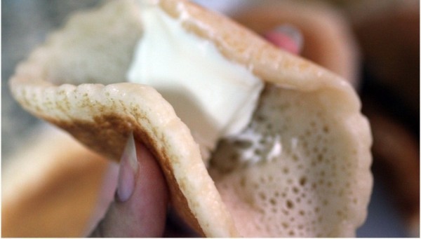 عمل القطايف بالجبنة الكيري بالصور