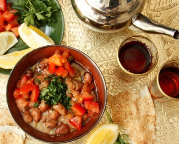 بالصور عمل الفول بالطماطم بالصور عمل الفول بالطماطم