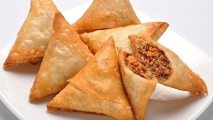 بالصور عمل السمبوسة باللحمة المفرومة بالصور عمل السمبوسة باللحمة المفرومة