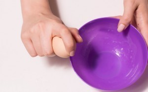 بالصور حضري ماسك البيض وزيت الزيتون للشعر