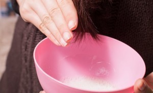 بالصور حضري ماسك البيض وزيت الزيتون للشعر